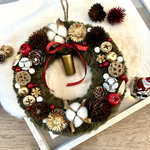 【送料込み】Christmas Wreath✩.*˚ふわふわファーリース.:＊・゜天然素材木の実を飾るクリスマスリース 真鍮ベル付き Colorモスグリーン