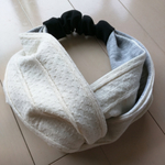 グレーと生成りのターバン
