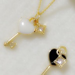 販売×5送料無料💖真っ白なハートの鍵ペンダント💖K16GP💖新色黒もあります