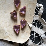 【2個】14×10mm/クリアライトパープル/ハートガラスチャーム