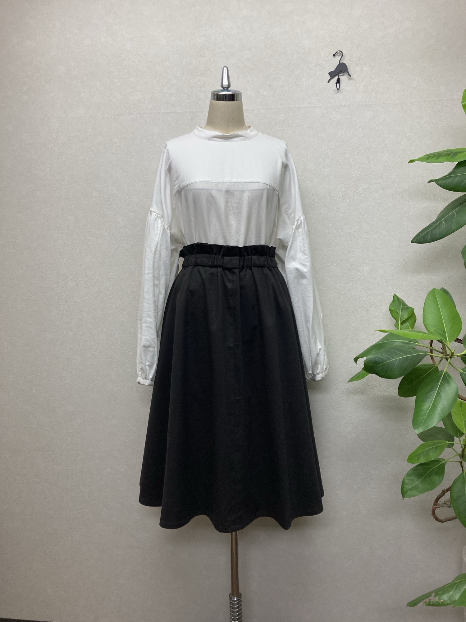 タックフリルがかわいいフレアースカート＊こげ茶 7,900円