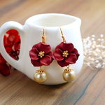 【数量限定】ボルドーレッドのお花とコットンパール　ピアス【樹脂ピアス/チタンピアス/サージカルステンレスピアス/イヤリング/ノンホールピアス変更可・ギフト対応】(秋冬・赤・シャンパン・クリスマス)