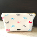 マチ付き！手書き風ちょうちょ柄のマルチポーチ