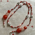 赤のビーズマスクチェーン