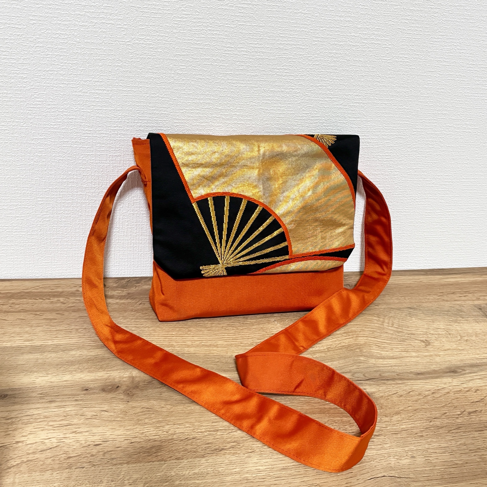♡専用♡ハンドメイド　パッチワークショルダー紐3本・クラッチバッグ(*´▽｀*) DIY☆7cm角パッチワークで可愛いショルダーバッグの作り方 - YouTube