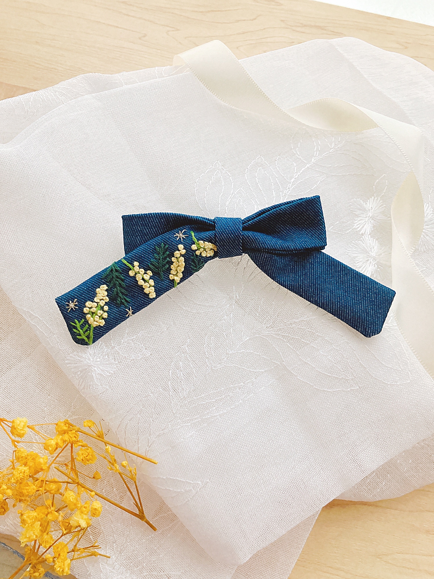 no.56 ハンドメイド　再販✩.*˚デニムリボンの上品ヘアアクセサリー✩.*˚ デニムリボン ヘアゴム ハンドメイドの通販 by みる's shop｜ラクマ