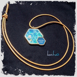 海面に浮かぶ宝物ネック