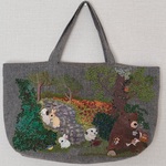 【手刺繍・一点物】白うさぎの刺しゅう入りお散歩バッグ/ナチュラル・動物モチーフ