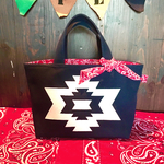 再販3✞  NATIVE✖️バンダナの巾着付きミニトート NAVY