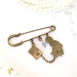 ♥ 不思議の国のアリス チシャ猫　カブトピン