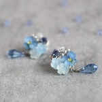 ビオラの花束ピアス/イヤリング（アイスブルーカラー）