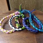 手元をカラフルに♪　黄緑×黒の手編みブレスレット