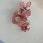 [値引き]葡萄色 あじさいのイヤーカフ (片耳)