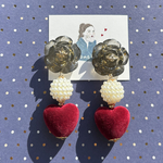 薔薇 宇宙 キラキラ カボション フロッキーレッドハートピアス♦️イヤリング 赤 ベルベット ベロア ハート パール ブラック フラワー レトロ 個性的 ゴールド Xmas クリスマス ゴシック