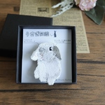『うさぎ図鑑』ホーランドロップ　フロスティさん　刺繍ブローチ