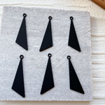 【6個】三角ブラックチャームA-359