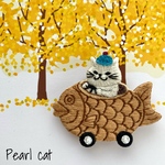 【再販】たい焼き猫の刺繍ブローチ【白猫】