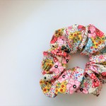 昭和レトロ＊お花畑で遊ぶシロクマのシュシュ