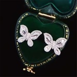 『P6』 キラキラ パヴェ 立体 バタフライ 綺麗 蝶 ピアス 