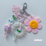 🌷🩷フラワーチャーム　スマイル　ストラップ　ビーズアクセサリー　iPhoneケース アクセサリー　プラビーズ　プラチェーン  プラパーツ　じゃらじゃら　オーロラカラー　パール