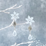 雪の結晶 スノーホワイトのピアス/イヤリング 受注制作