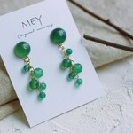 【再販】＊たわわなスグリの実のようなピアス＊グリーンオニキス＊サージカルステンレス＊イヤリングに変更可能＊