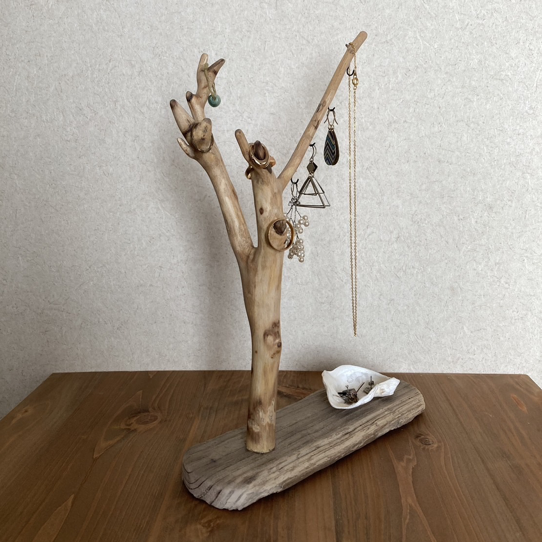 流木アクセサリースタンド - 気まぐれ作家のハンドメイド屋さん