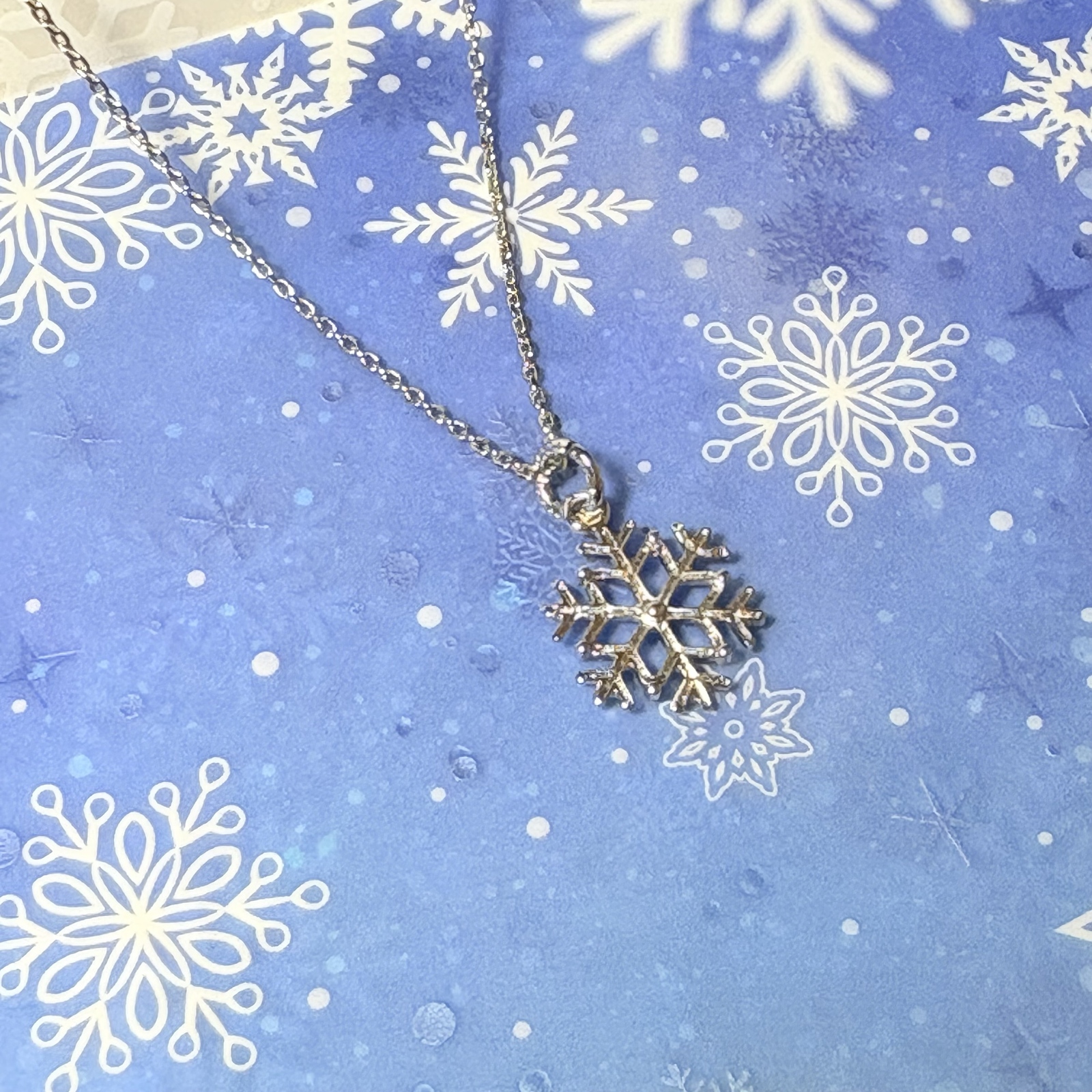 K18WG 雪の結晶モチーフネックレス K18WG 雪の結晶モチーフネックレス