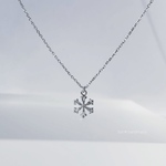【再販×4】小さな雪の結晶ネックレス　サージカルステンレスチェーン変更可 シルバー プラチナ スノー クリスマス