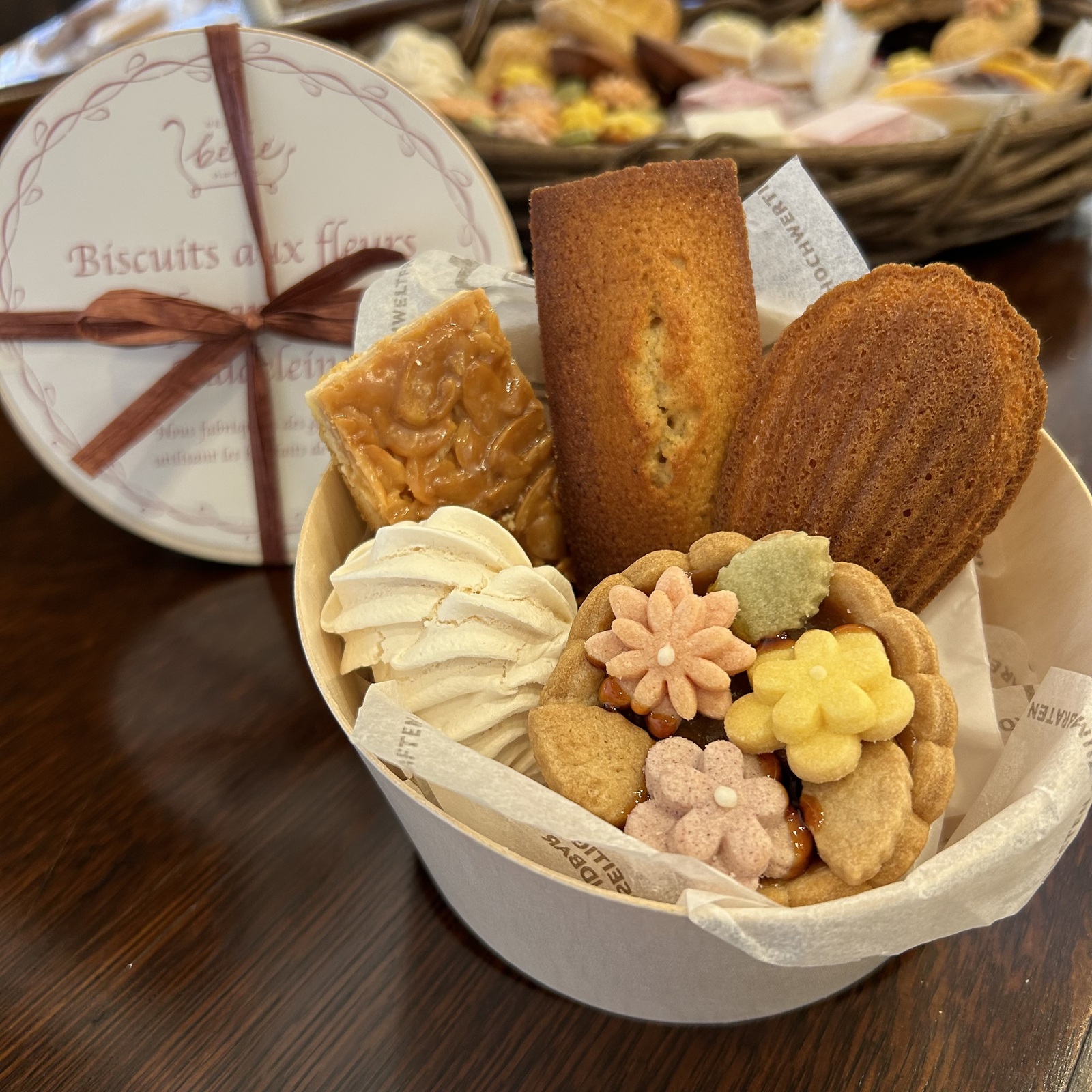 内祝い用ギフトセット (サイズS) お花のクッキーリースと人気の焼き