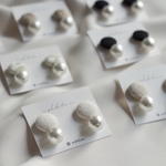 イヤリング/ピアス コットンパール大×くるみボタン　イヤリング　ピアス　母の日　入学式　入園式　卒園式　卒業式　結婚式　七五三　母の日ギフト　母の日プレゼント