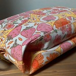 ﾘﾋﾟｰﾄ∑表裏一体 ウェットティッシュケース＋ポケットティッシュケース＝ポケットティッシュ４個収容ラミネートポーチ共通　YUWAいちごフラワーシャボン。イエロー。