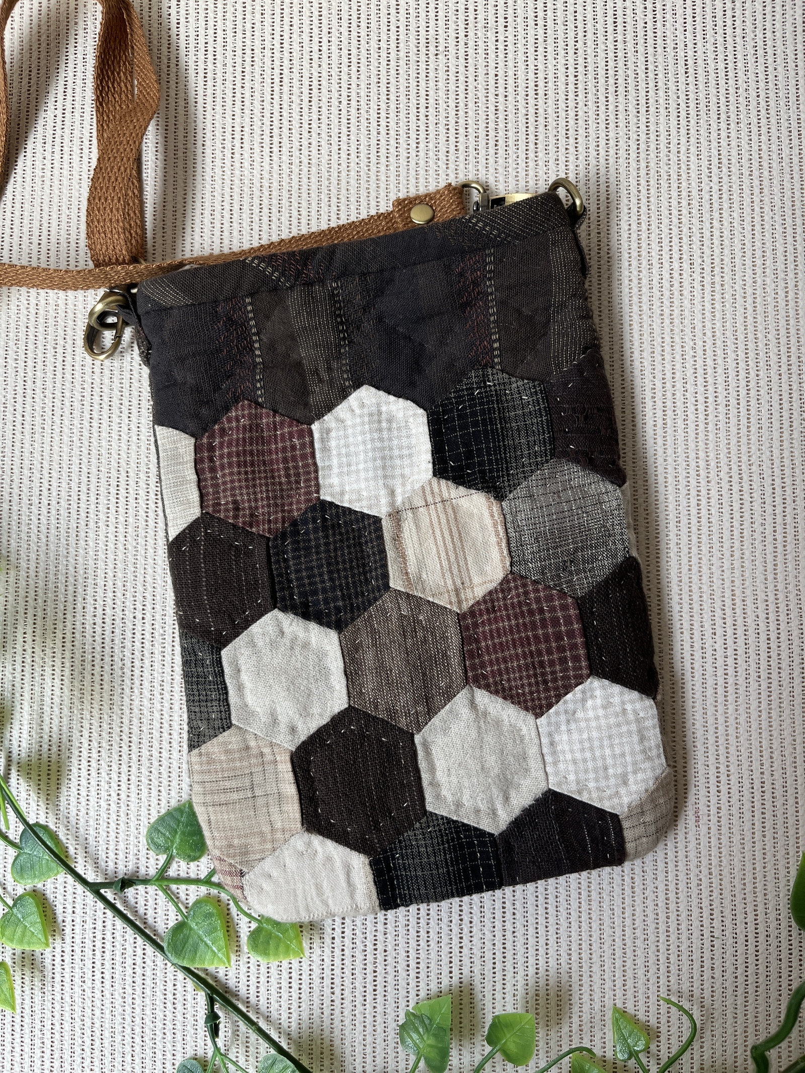パッチワーク ヘキサゴンの秋色丸型バッグ - Craft miho | minne