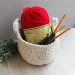 【送料無料】かぎ針編み🧶キラキラ糸で編んだ小物入れ♪					