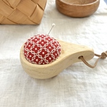 〈 北欧 ククサ kuksa 〉ピンクッション 針山 【 お花 /  ワインレッド × きなり  】