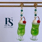 《レトロ喫茶の定番メニュー》クリームソーダのピアス / イヤリング