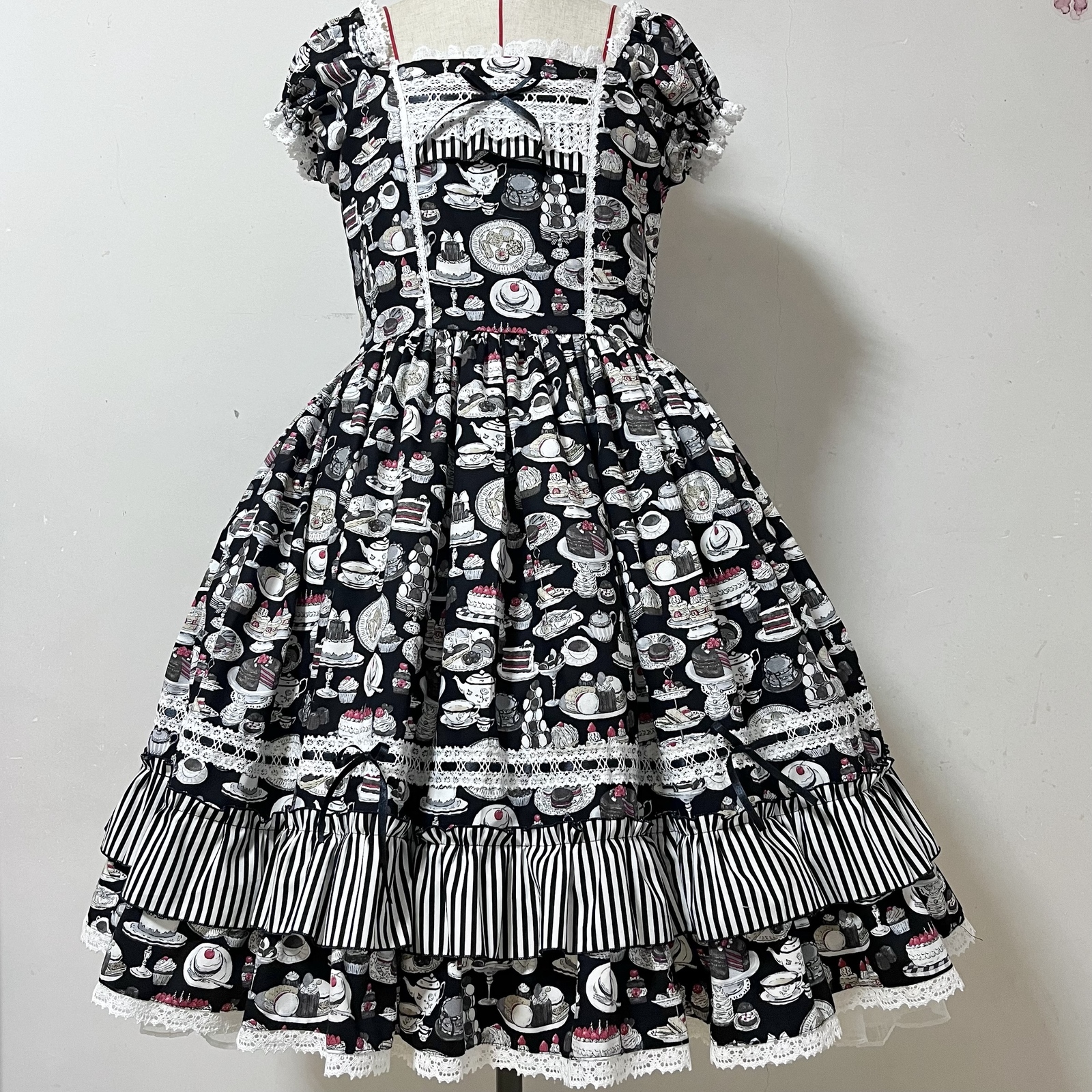 monotone♡sweets柄ワンピース　ブラック ロリータワンピース ロリィタワンピース