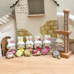 ちいさなうさぎのあみぐるみ　花束のモチーフ【受注作製】
