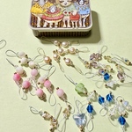 セーターひつじの気まぐれ缶　ラグジュアリービーズを集めた缶