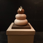 木製鏡餅飾り　小紙箱入り手彫りタイプNo３５