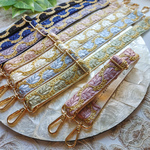 No.222 (ピンクライラック)『インド刺繍ハンドストラップ』  スマホストラップ　インド刺繍アクセサリー