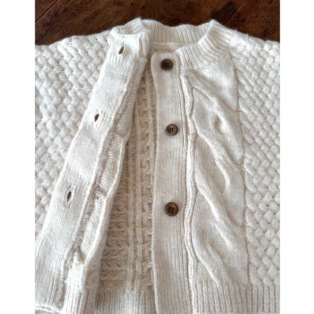 【10月30日までセール】作家RATA アイボリー ケーブル編み ショートニット RATA❤️オリジナルニット❤️ケーブル柄のショートニット❤️絶妙