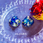  【雪美】六花 雪の結晶 雪だるま 紫陽花 ブルー 夜空 押し花 ドライフラワー 金属レジンアレルギー対応 サージカルステンレス ピアス、イヤリング可 大人かわいい プレゼント