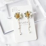 煌めくポインセチアのピアス/イヤリング＊ホワイト