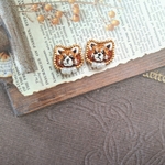 刺繍　レッサーパンダさんのゴールドビーズ✖ホワイトビーズ　ピアス/イヤリング✨