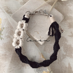 38.   マクラメ　お花　ハンドストラップ　ブラック　ホワイト　ベージュ