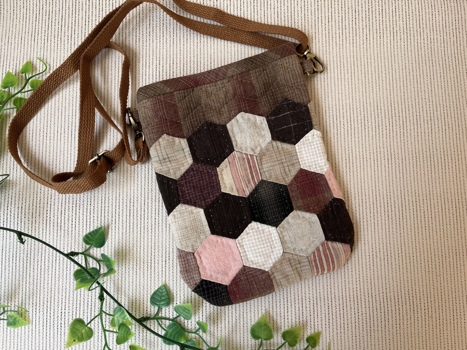 【専用ページ】ハンドメイド♡パーテーション布♡カントリーほうき♡キッチンミトン 丸底のパッチワークバッグ カントリー - SAKURAKIRUTO'S GALLERY