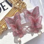 即納トキメキが止まらない！！ピンクが可愛すぎるbutterfly accessory💕💕ネジバネ式イヤリング