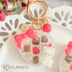 くまちゃんサンタ🧸 ハートのクリスマスチョコBOX レジンキーホルダー シャカシャカキーホルダー 1点