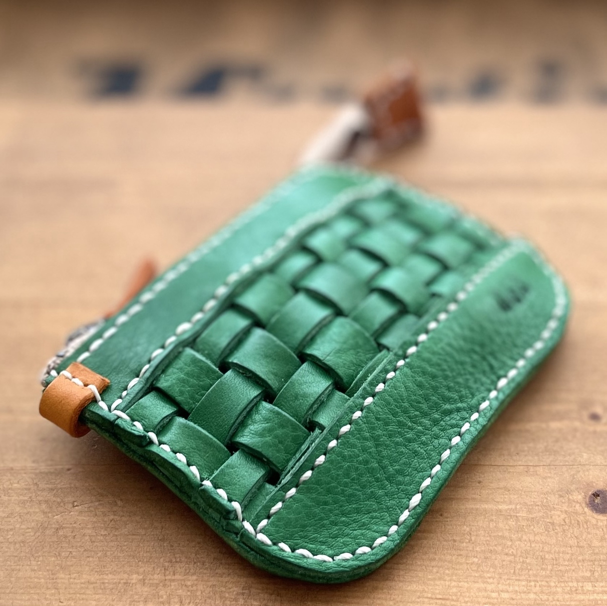 ハンドメイド　革製品　刻印　カービング　長財布　茶系飴色 レザーカービング：ハートの可愛い長財布：ラウンドファスナーの